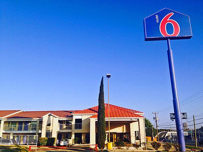 Motel 6-San Antonio, Tx - Fiesta Trails Zewnętrze zdjęcie